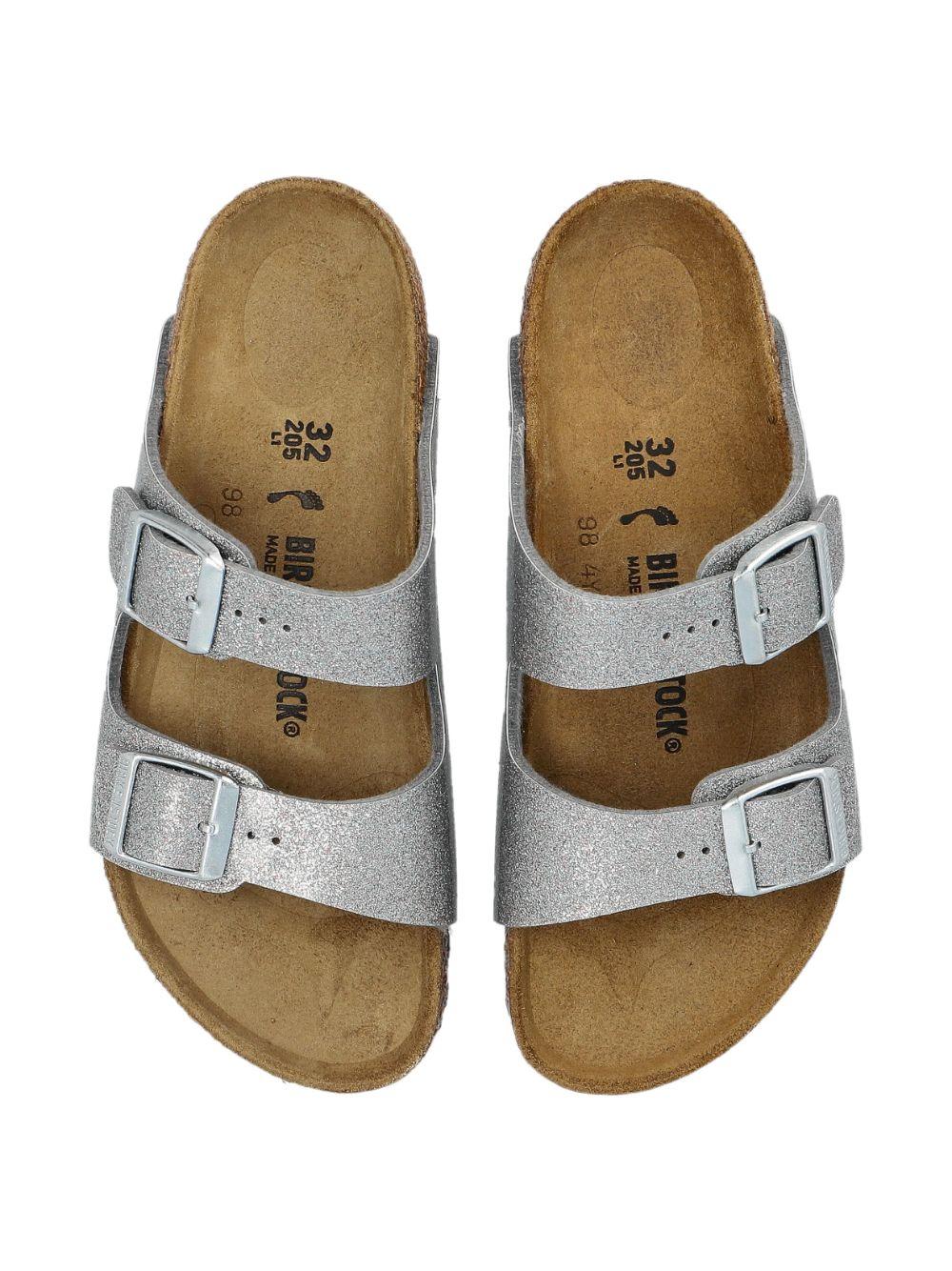 Ciabatte per bambina Birkenstock Kids Arizona argento con doppia chiusura con fibbia - Image 4