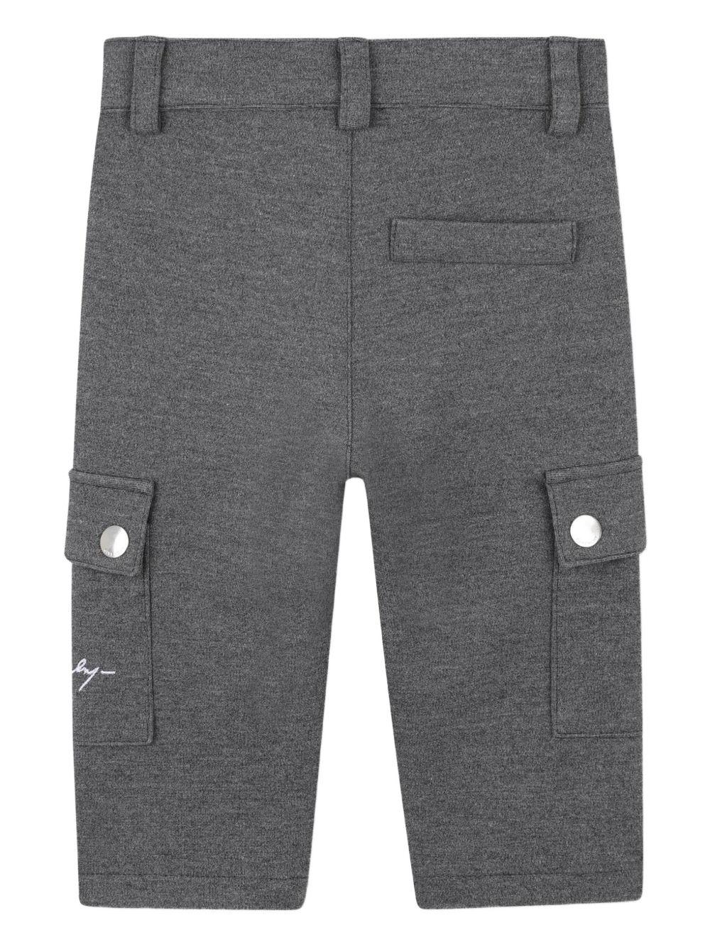 Pantaloni cargo per neonato Givenchy Kids grigi con logo ricamato - Image 2