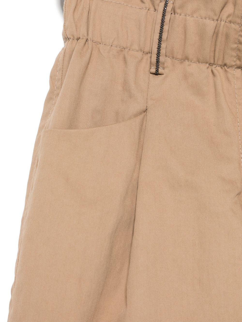 Pantaloni per bambina Brunello Cucinelli Kids beige in cotone con vita paperbag - Image 2