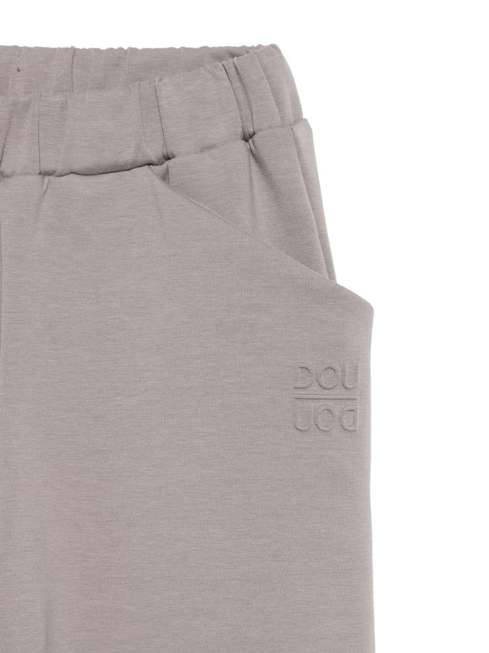 Pantaloni per bambina Douuod Kids grigi con logo goffrato - Image 2
