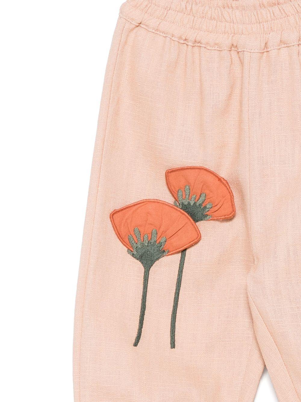 Pantaloni per neonata Donsje Anje rosa con applicazione a fiori - Image 3