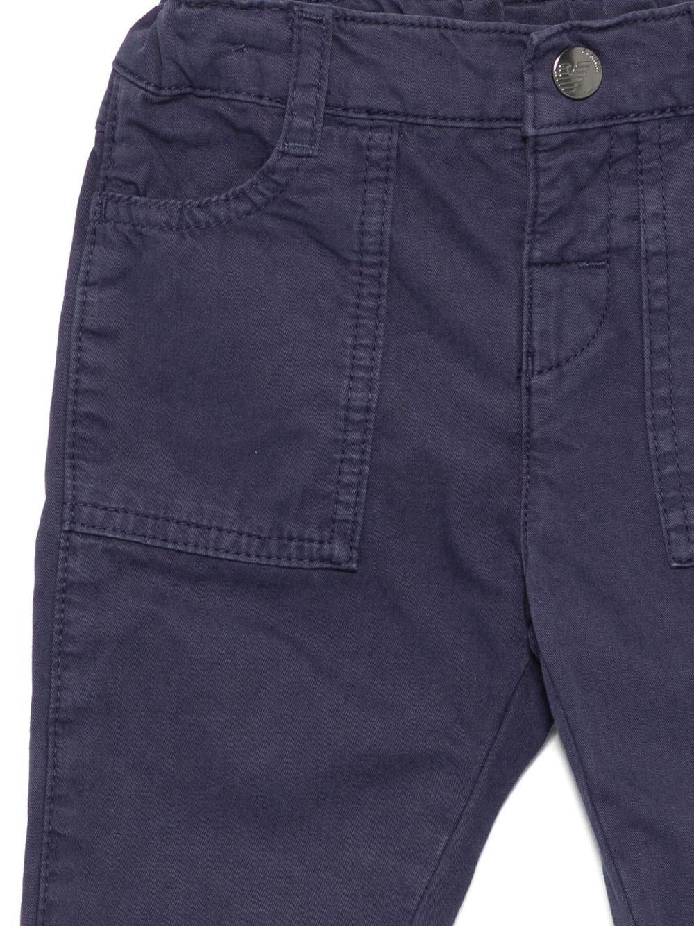 Pantaloni per neonato Emporio Armani Kids blu navy con tasche applicate - Image 2