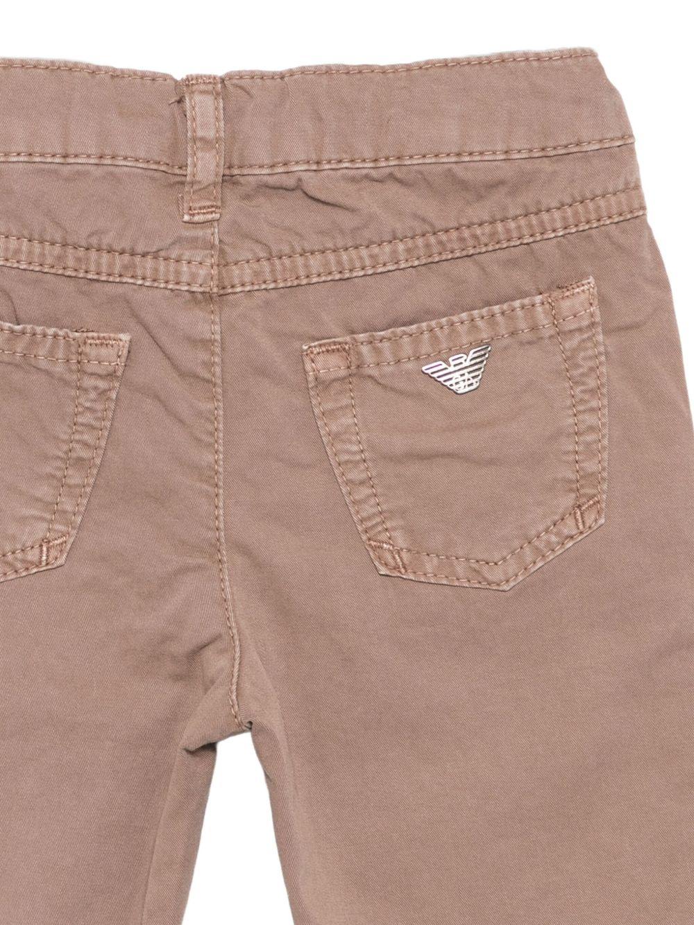 Pantaloni per neonato Emporio Armani Kids marroni con tasche applicate - Image 2