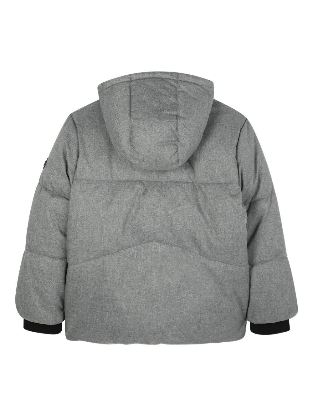 Piumino per bambino Boss Kidswear grigio con cappuccio e stampa con logo sul petto - Image 2
