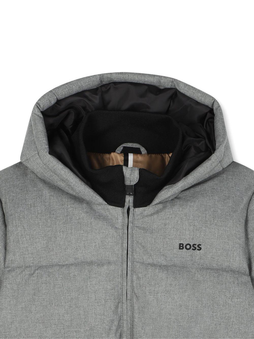 Piumino per bambino Boss Kidswear grigio con cappuccio e stampa con logo sul petto - Image 3
