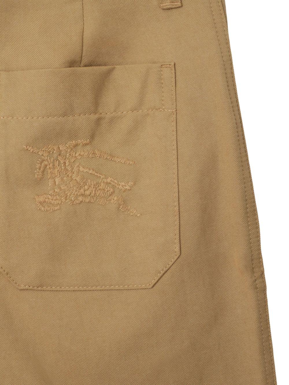 Shorts con spacchi frontali per bambino Burberry Kids beige con due tasche laterali a filetto - Image 3