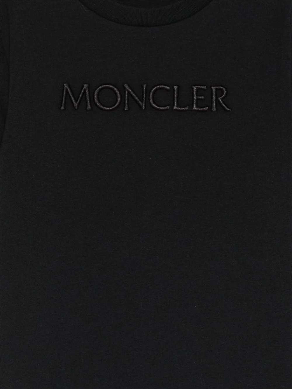 T-shirt per bambina Moncler Enfant nera con logo in rilievo e toppa sulla manica - Image 3