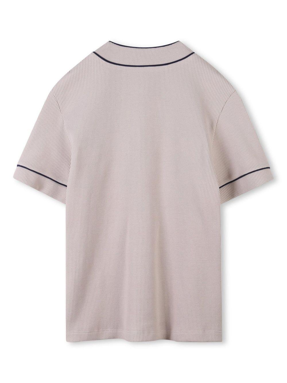 T-shirt per bambino Givenchy kids beige con ricamo con logo sul davanti - Image 2